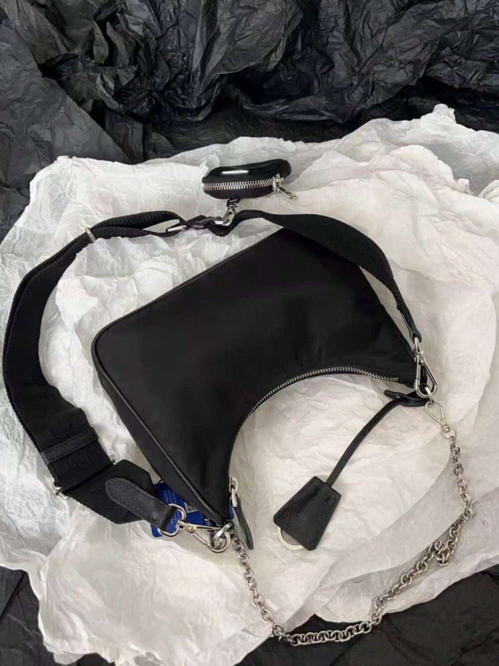 Authentic Prada Re-Edition 2005 Re-Nylon Bag - Picture 4 of 4